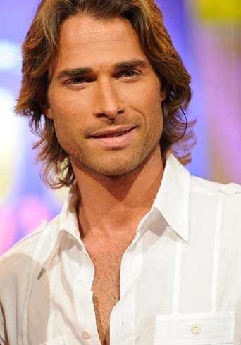 Sebastian Rulli guapo y sexy